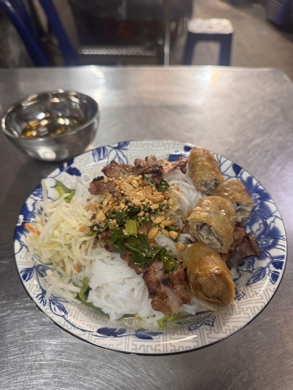 ブンティットヌン(Bún Thịt Nướng)
